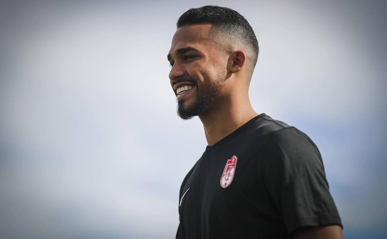 Yangel Herrera, sonriente durante su presentación con el Granada en 2019. 