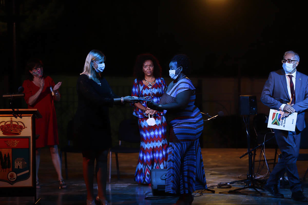 Estrella se presentó en La Zubia para ensalzar las toneladas de poesía que le descubrió su padre