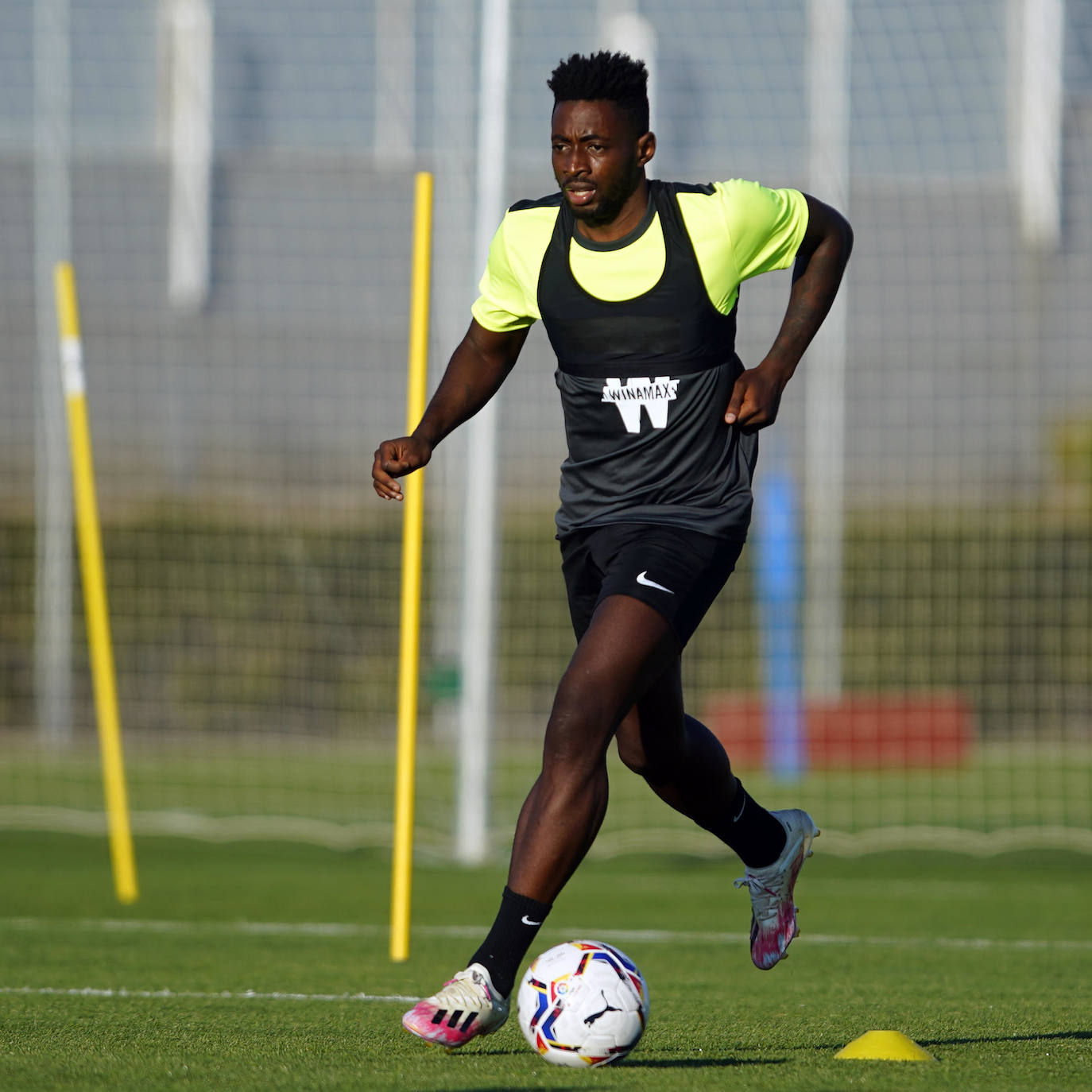 Fotos: El EuroGranada da sus primeros pasos sobre el césped de la Ciudad Deportiva