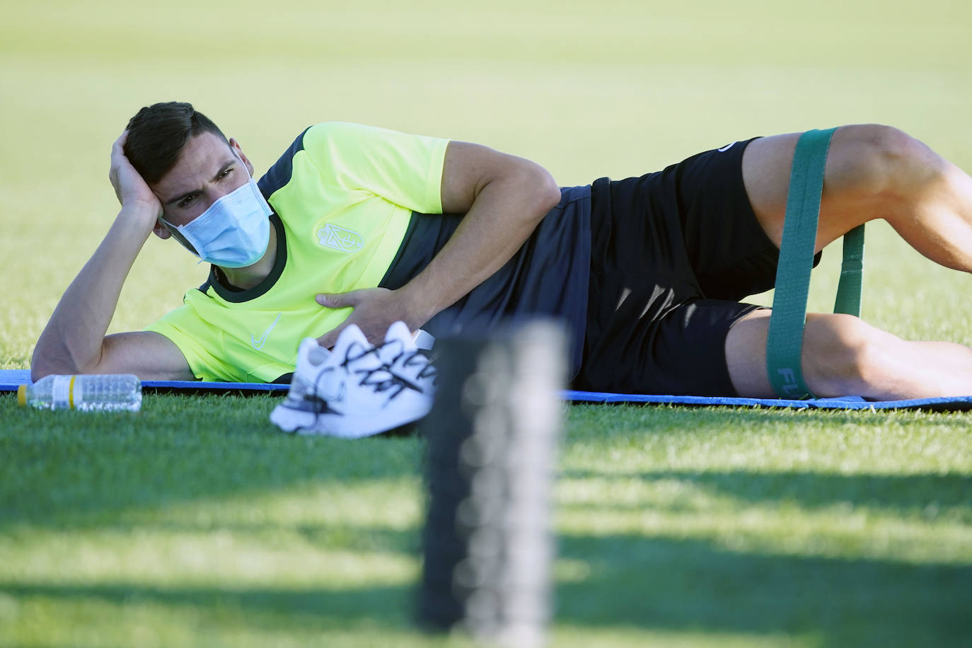 Fotos: El EuroGranada da sus primeros pasos sobre el césped de la Ciudad Deportiva