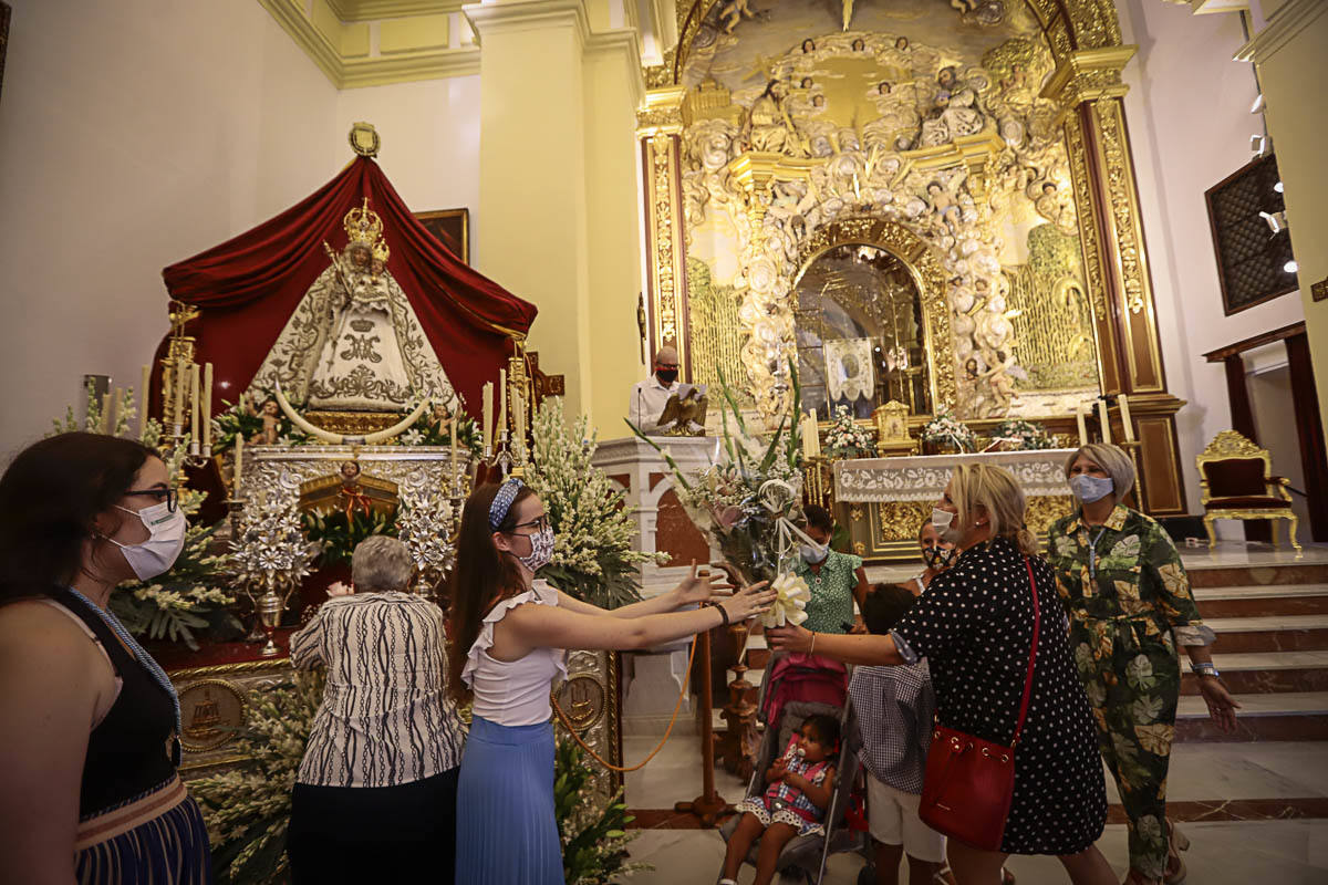 Fotos: Motril celebra la ofrenda floral a su patrona