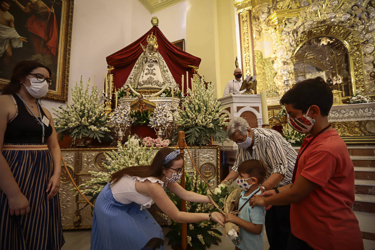 Fotos: Motril celebra la ofrenda floral a su patrona