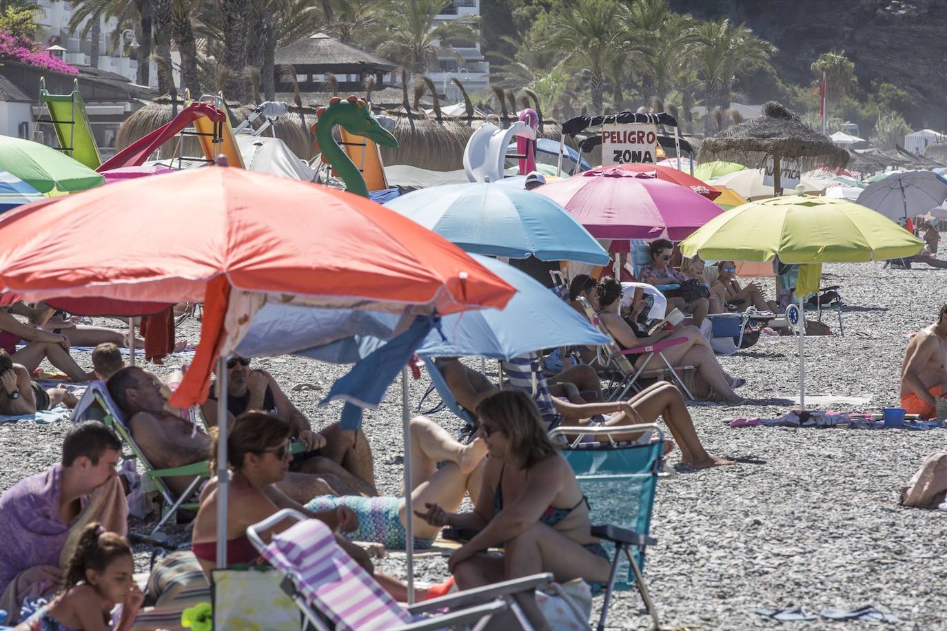 Ambiente en las playas de la Costa Tropical este domingo