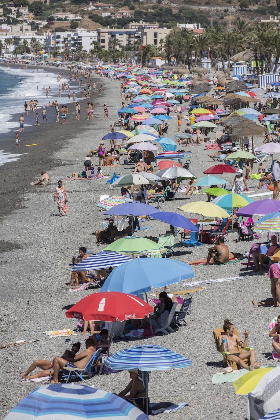 Ambiente en las playas de la Costa Tropical este domingo