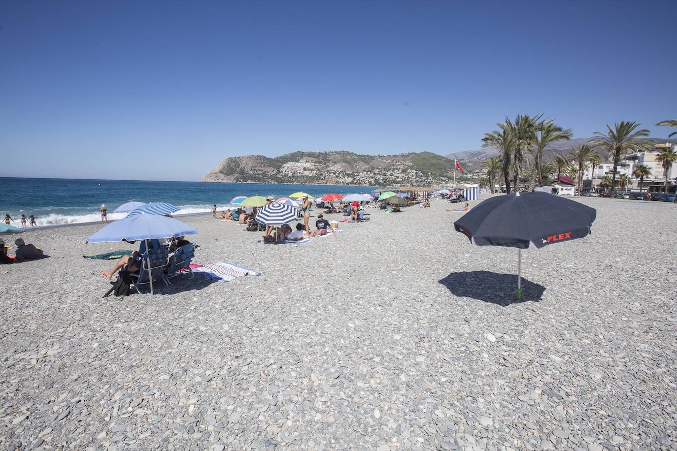 Ambiente en las playas de la Costa Tropical este domingo