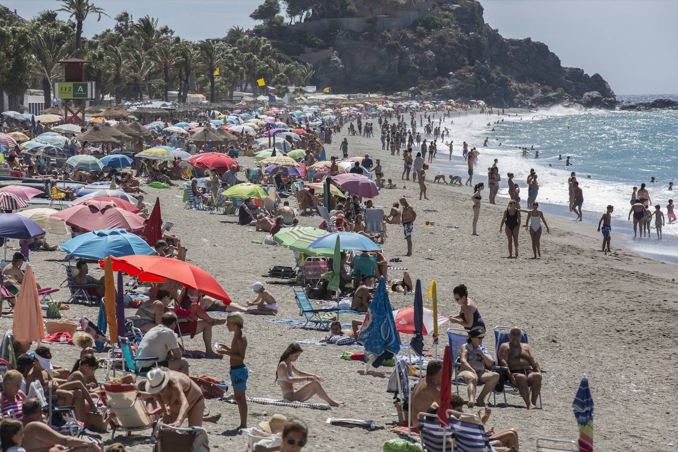 Ambiente en las playas de la Costa Tropical este domingo