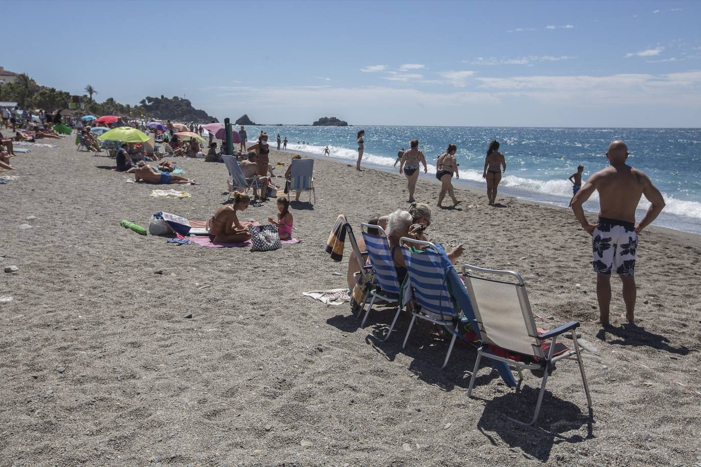 Ambiente en las playas de la Costa Tropical este domingo