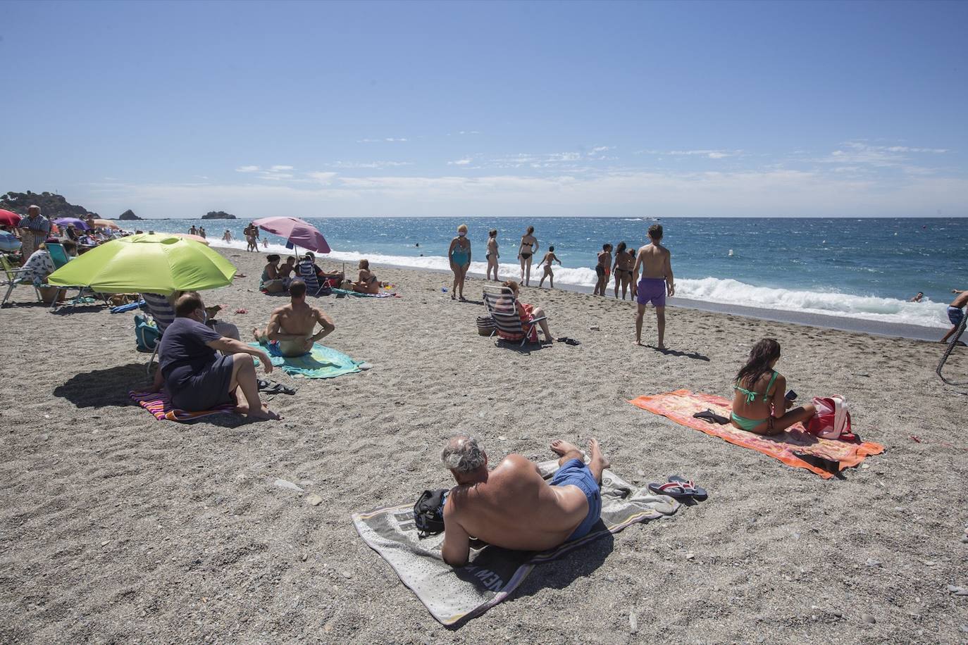 Ambiente en las playas de la Costa Tropical este domingo