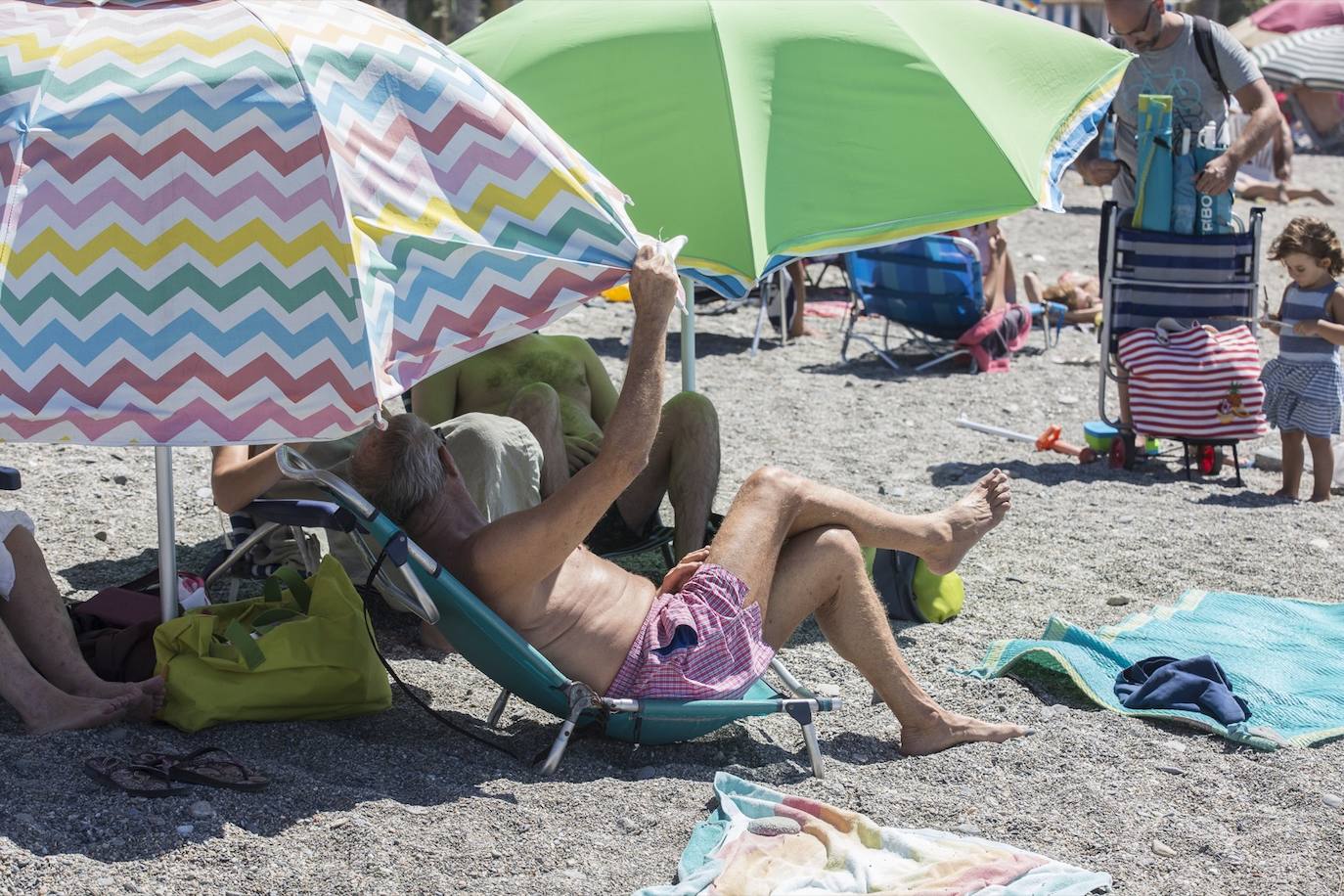 Ambiente en las playas de la Costa Tropical este domingo