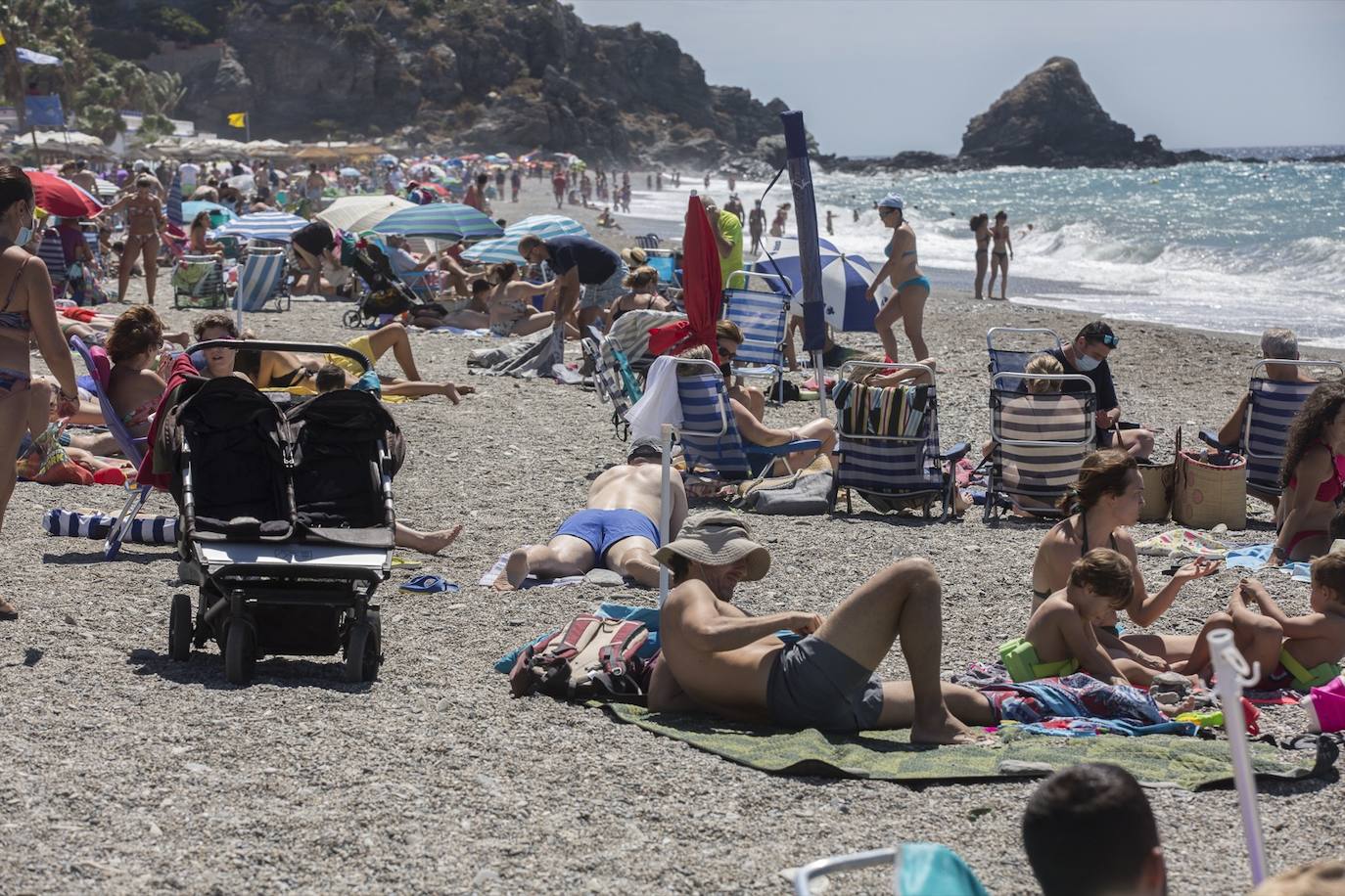 Ambiente en las playas de la Costa Tropical este domingo