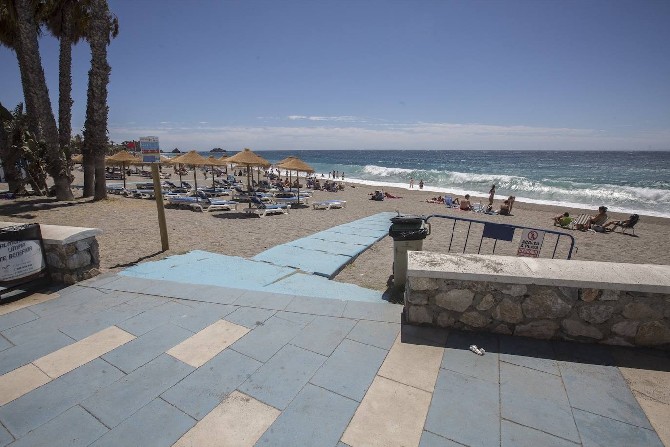 Ambiente en las playas de la Costa Tropical este domingo