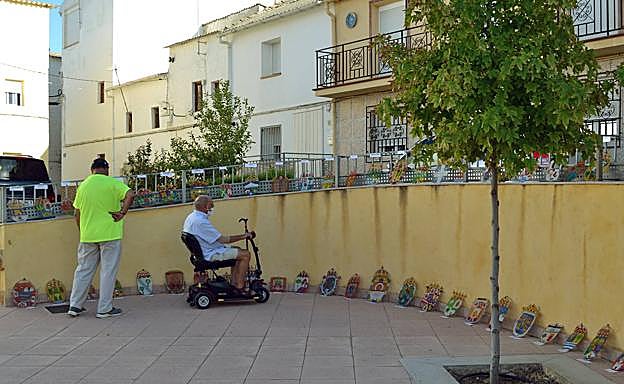 Imagen principal - Las joyas de cobre de los escudos de la provincia de Granada