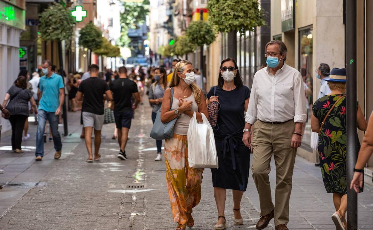 La Junta reactiva en Granada dos brotes con 104 contagios que se habían dado por controlados