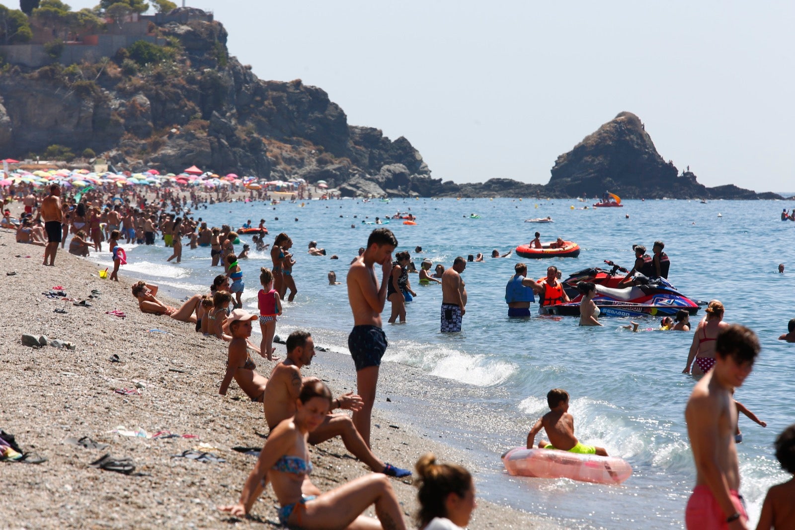 Veraneantes aprovechan los últimos días de mes para escaparse a las localides del litoral. 