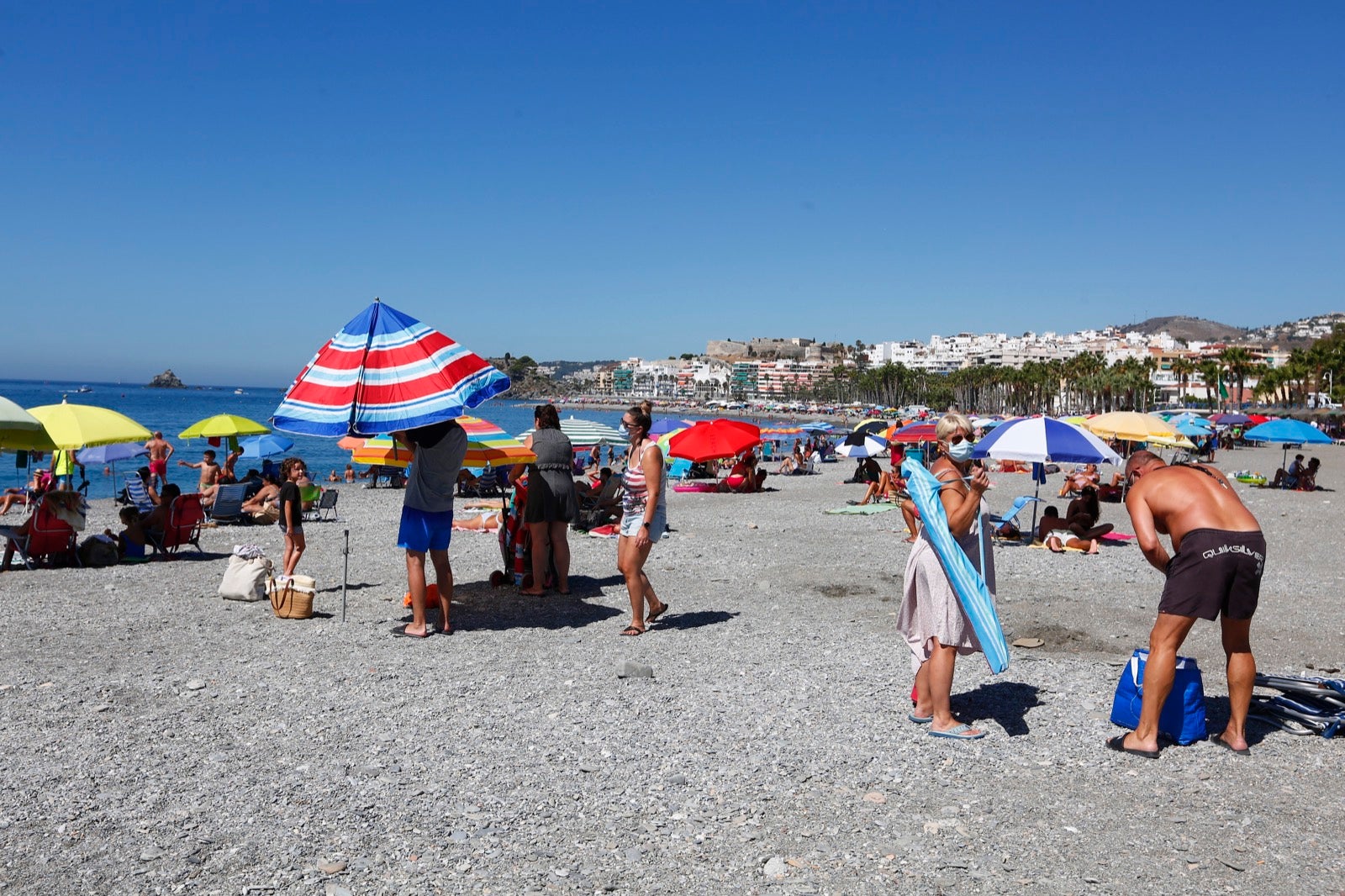 Veraneantes aprovechan los últimos días de mes para escaparse a las localides del litoral. 
