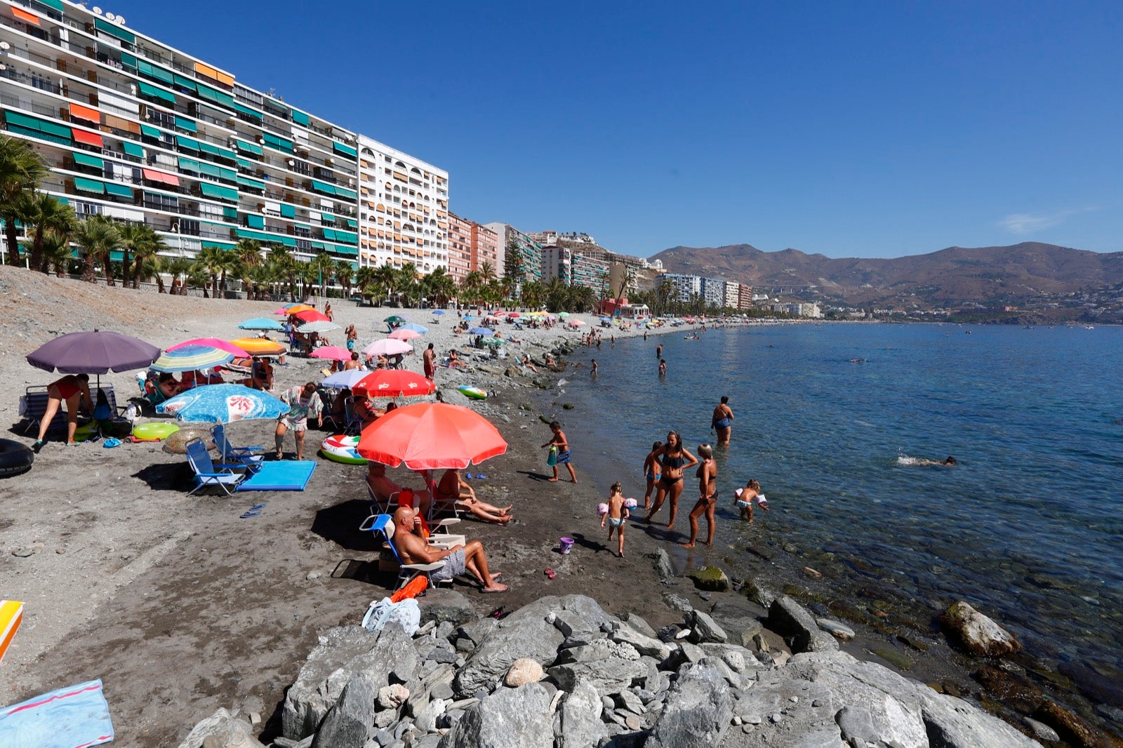 Veraneantes aprovechan los últimos días de mes para escaparse a las localides del litoral. 