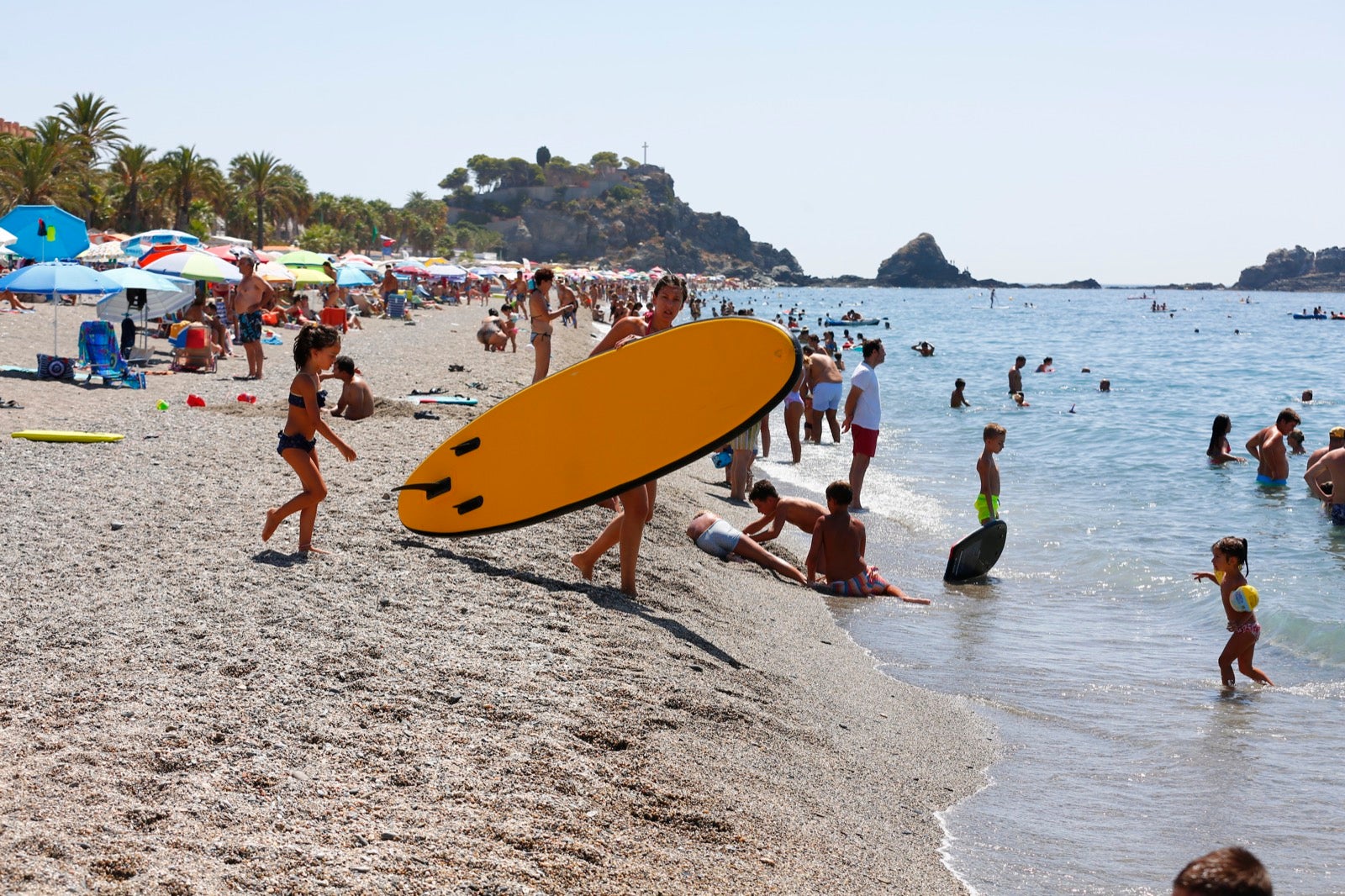 Veraneantes aprovechan los últimos días de mes para escaparse a las localides del litoral. 