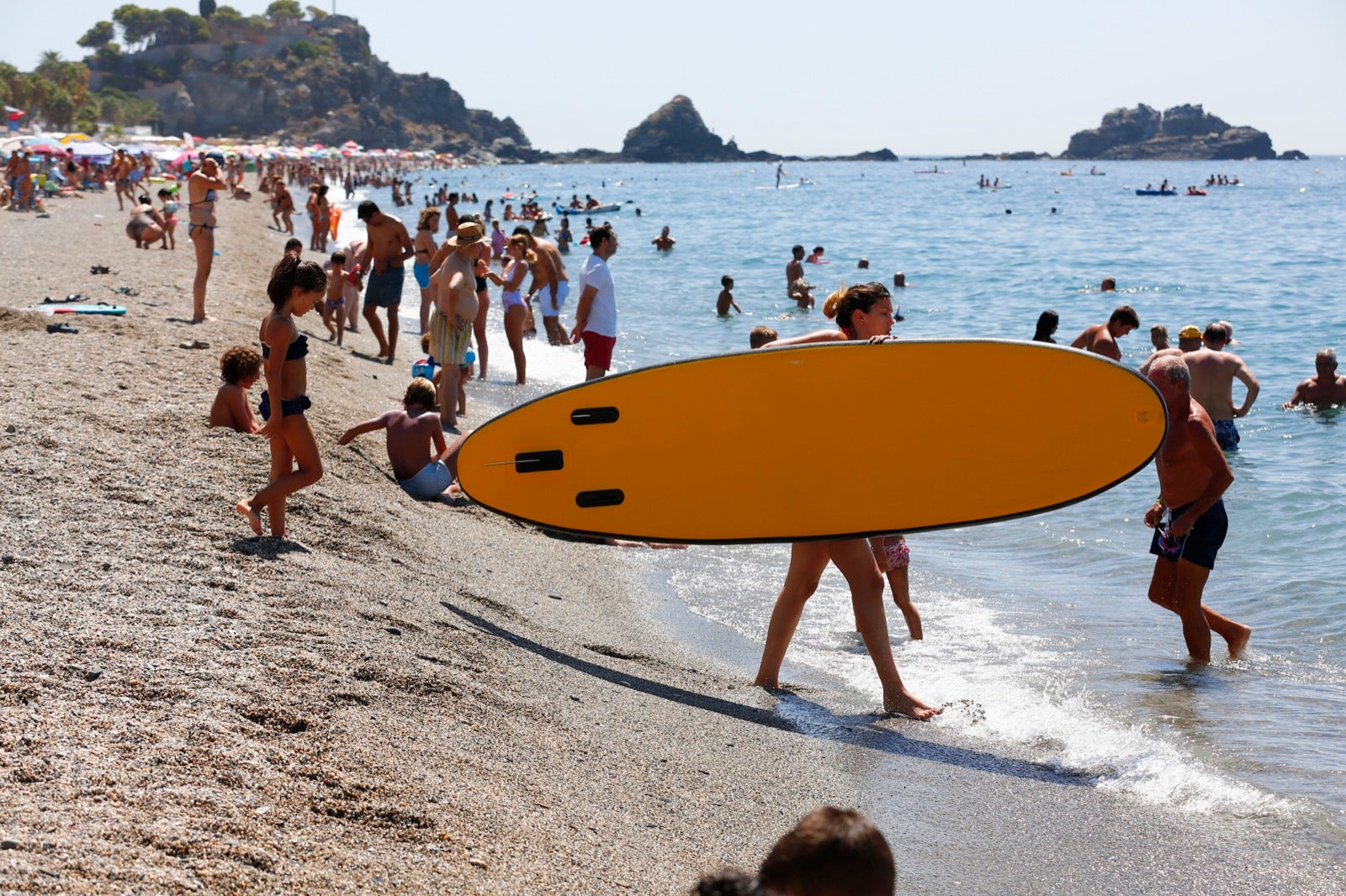 Veraneantes aprovechan los últimos días de mes para escaparse a las localides del litoral. 