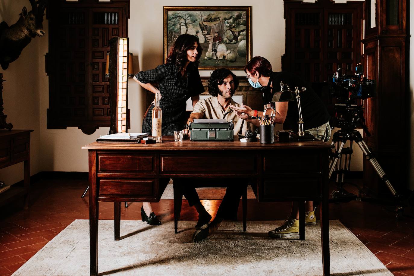 La directora malagueña junto a Paz Vega y Javier Rey.