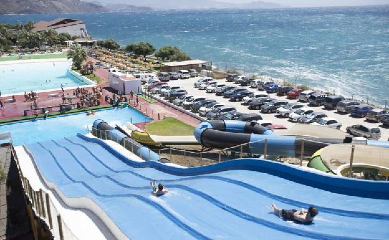 El Aquatropic de Almuñécar adelanta su cierre por la pandemia