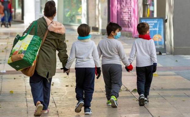 Todos los niños mayores de seis años llevarán mascarilla en clase aunque estén en un grupo burbuja