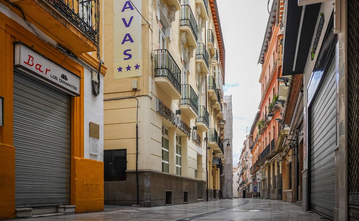 Aspecto de la turística calle Navas, en el Centro de la capital, durante el confinamiento.