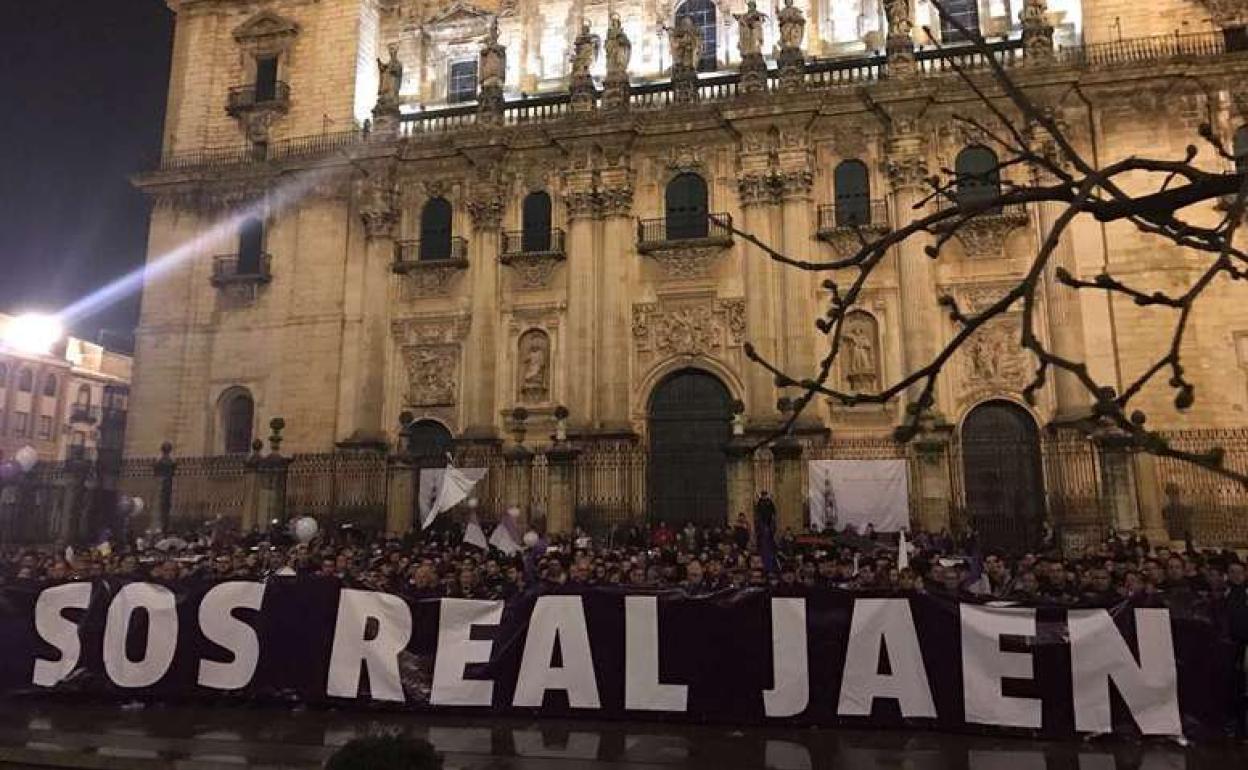 Los aficionados jienenses alzaron la voz por su 'abuelo' el pasado 4 de marzo de 2017.