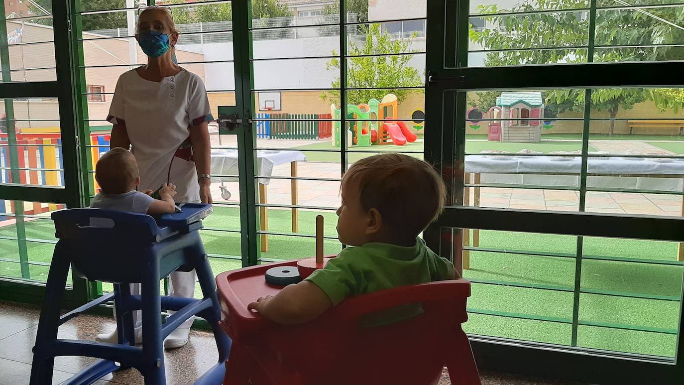 Vuelven a las aulas 4.740 menores de tres años que han comenzado este martes el curso escolar 2020/21 en las escuelas y centros de Educación Infantil de Jaén