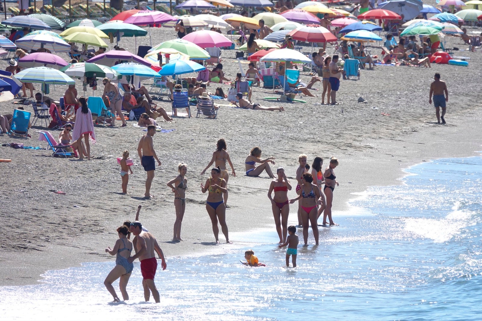 El buen tiempo ha acompañado a los que se han acercado a la Costa Tropical