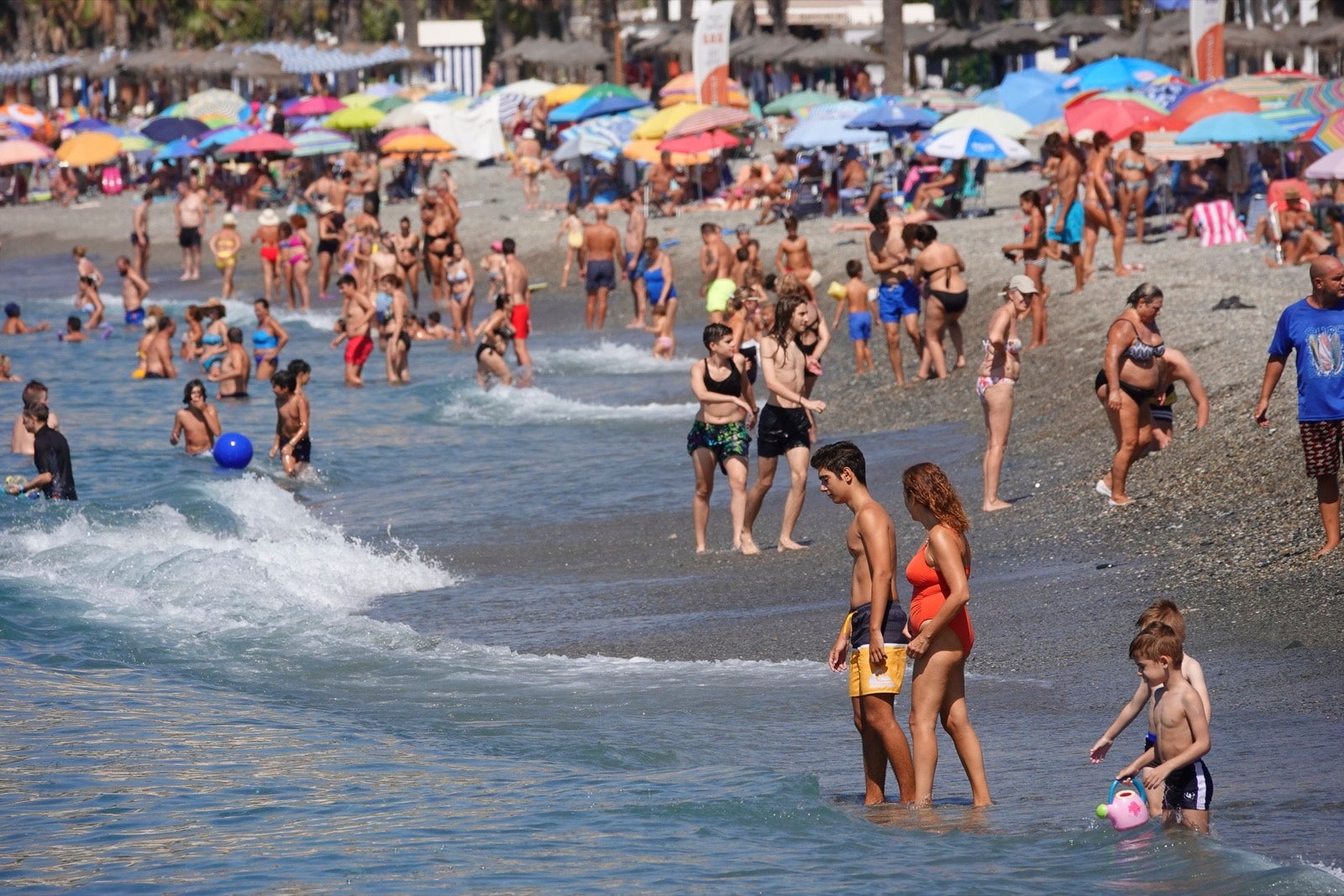 El buen tiempo ha acompañado a los que se han acercado a la Costa Tropical