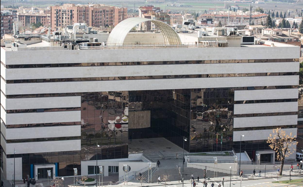 Los jueces piden al TSJA que apremie a la Junta para que realice las obras previstas en la Caleta