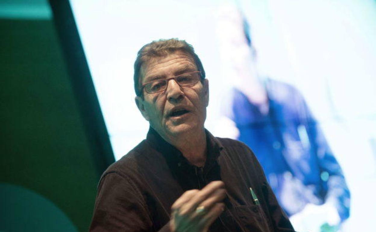 Padres que se lavan las manos a la hora de educar y corregir: «Hijo, no hagas eso, que te van a reñir»