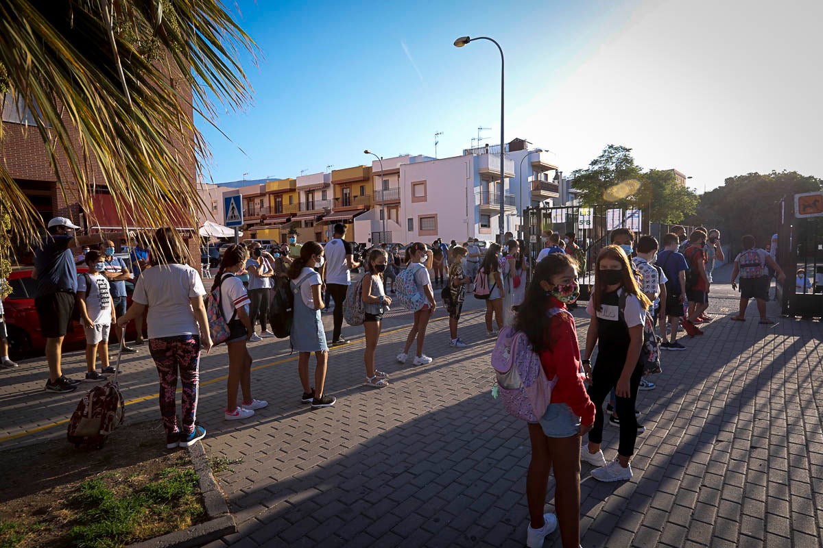 Vuelta a las aulas en los colegios Garvayo Dinelli y Los Álamos de Motril