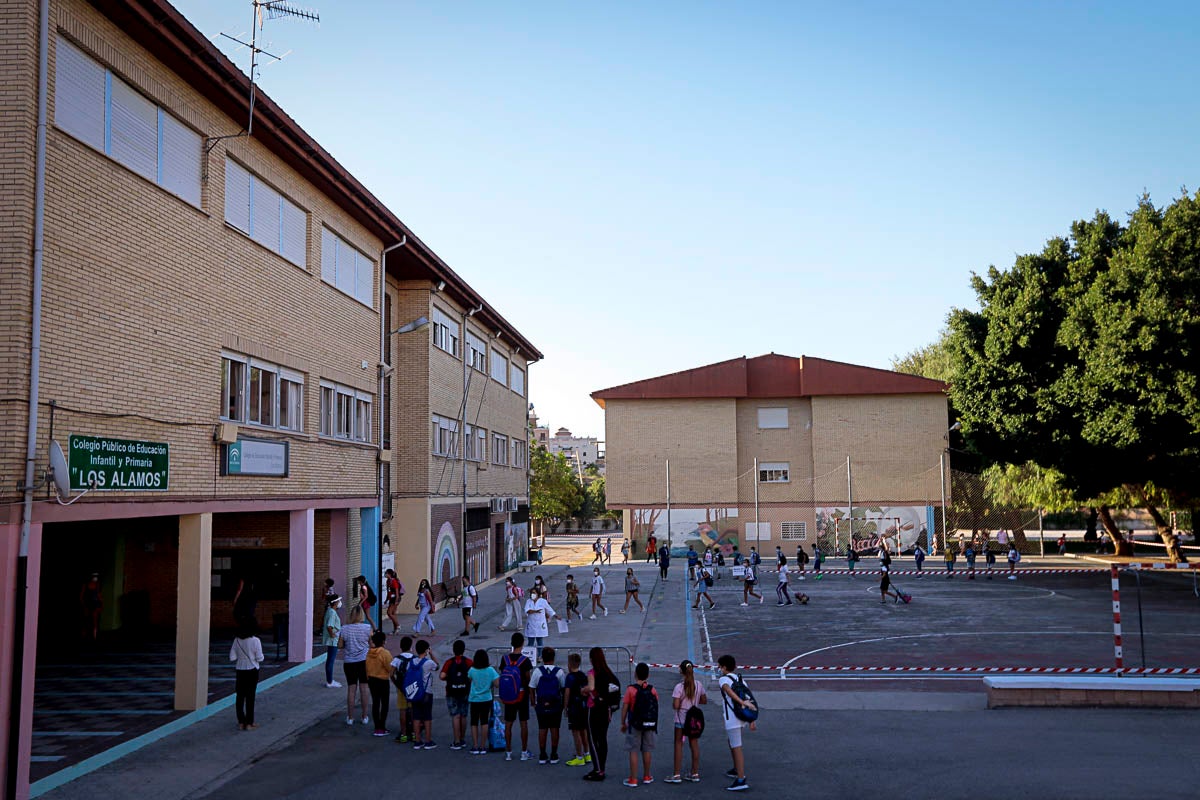 Vuelta a las aulas en los colegios Garvayo Dinelli y Los Álamos de Motril