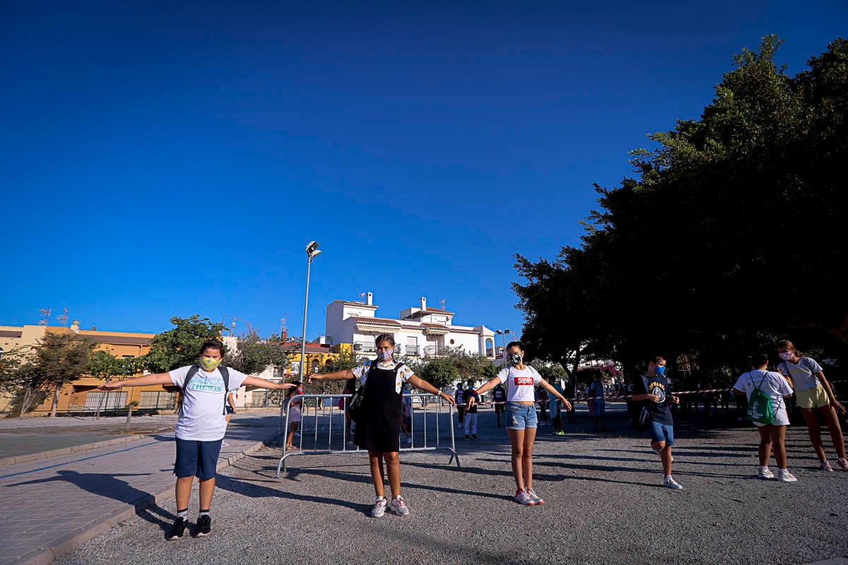 Vuelta a las aulas en los colegios Garvayo Dinelli y Los Álamos de Motril