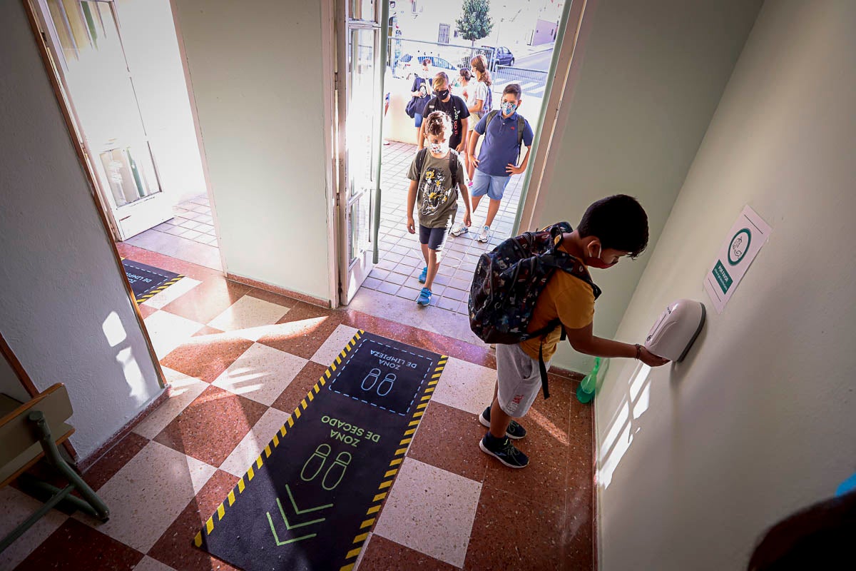 Vuelta a las aulas en los colegios Garvayo Dinelli y Los Álamos de Motril