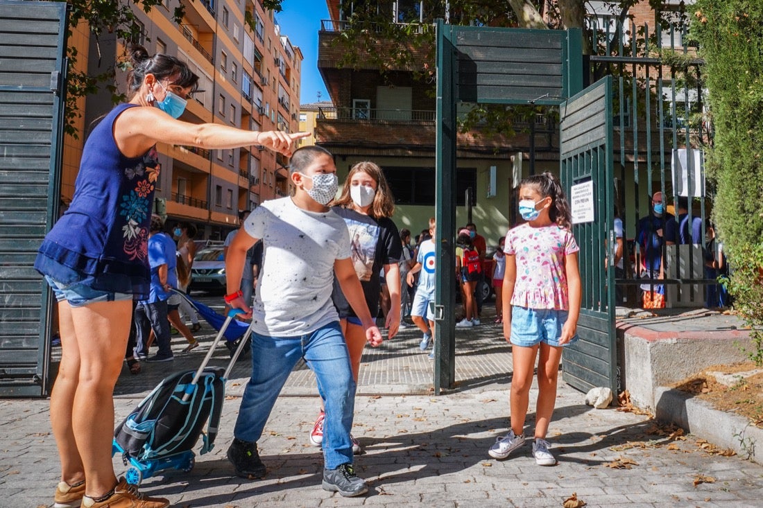 Vuelta a las aulas en los colegios Garvayo Dinelli y Los Álamos de Motril