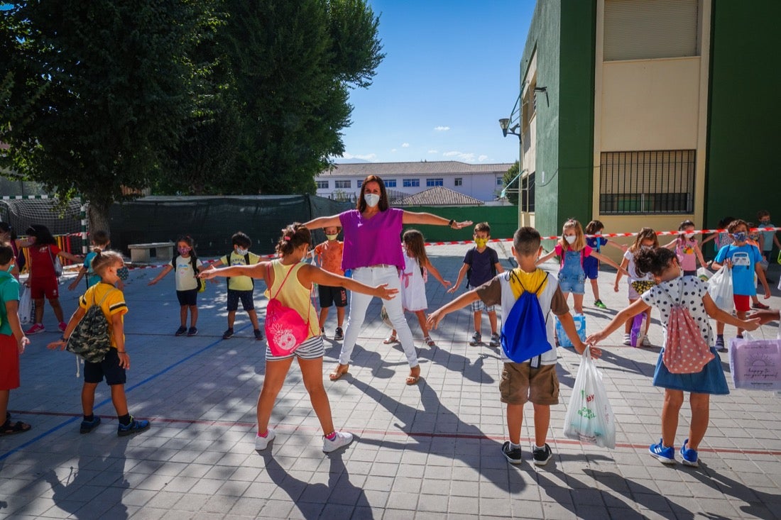 Vuelta a las aulas en los colegios Garvayo Dinelli y Los Álamos de Motril