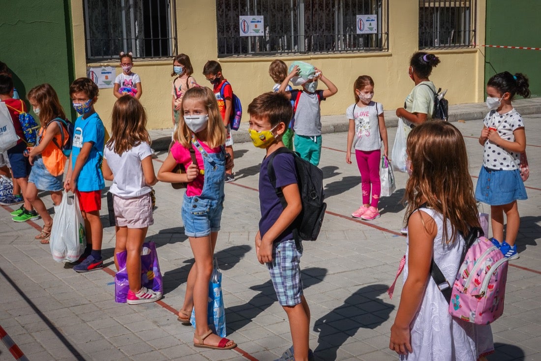 Vuelta a las aulas en los colegios Garvayo Dinelli y Los Álamos de Motril