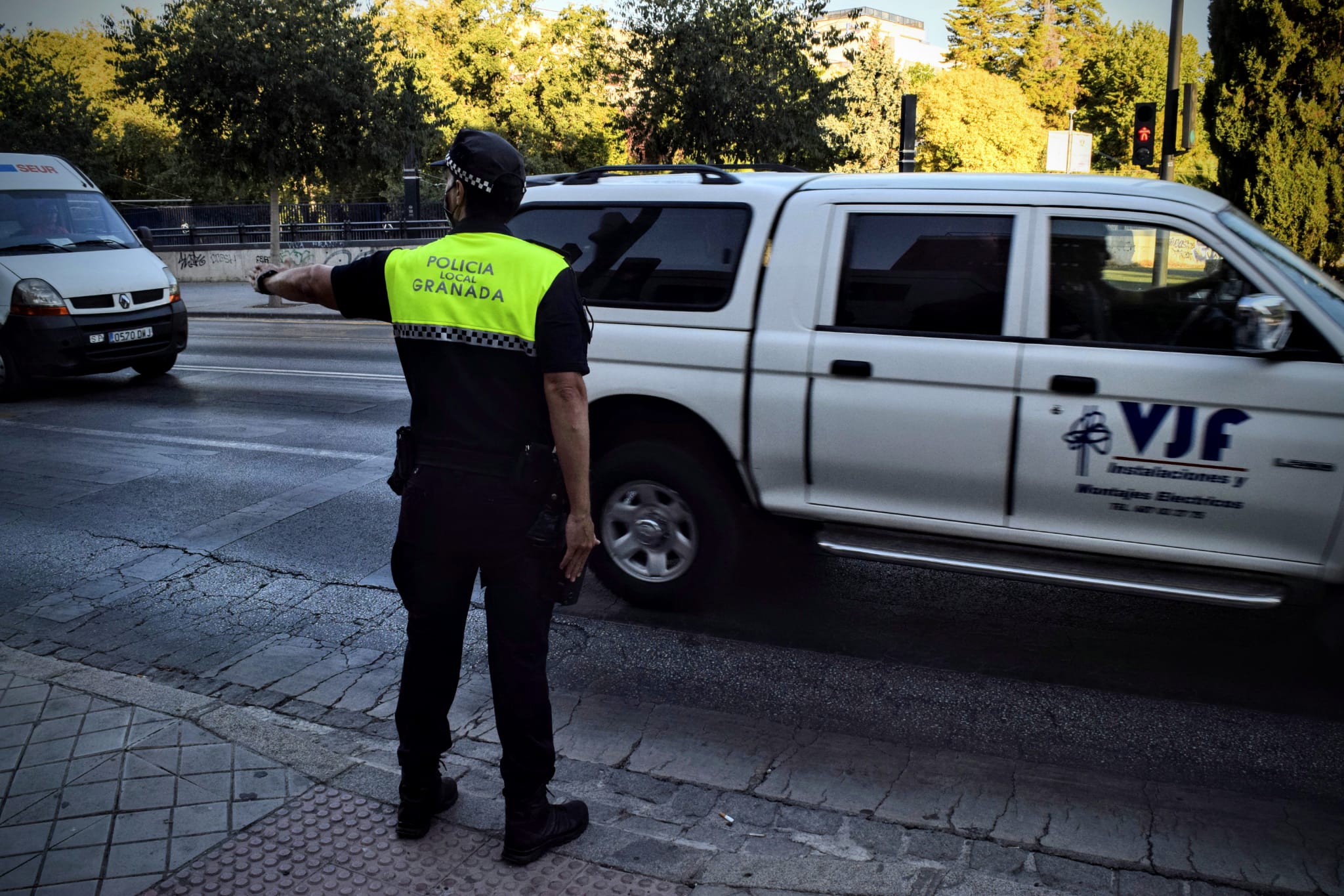 El tráfico en Granada en la mañana de la vuelta a las aulas