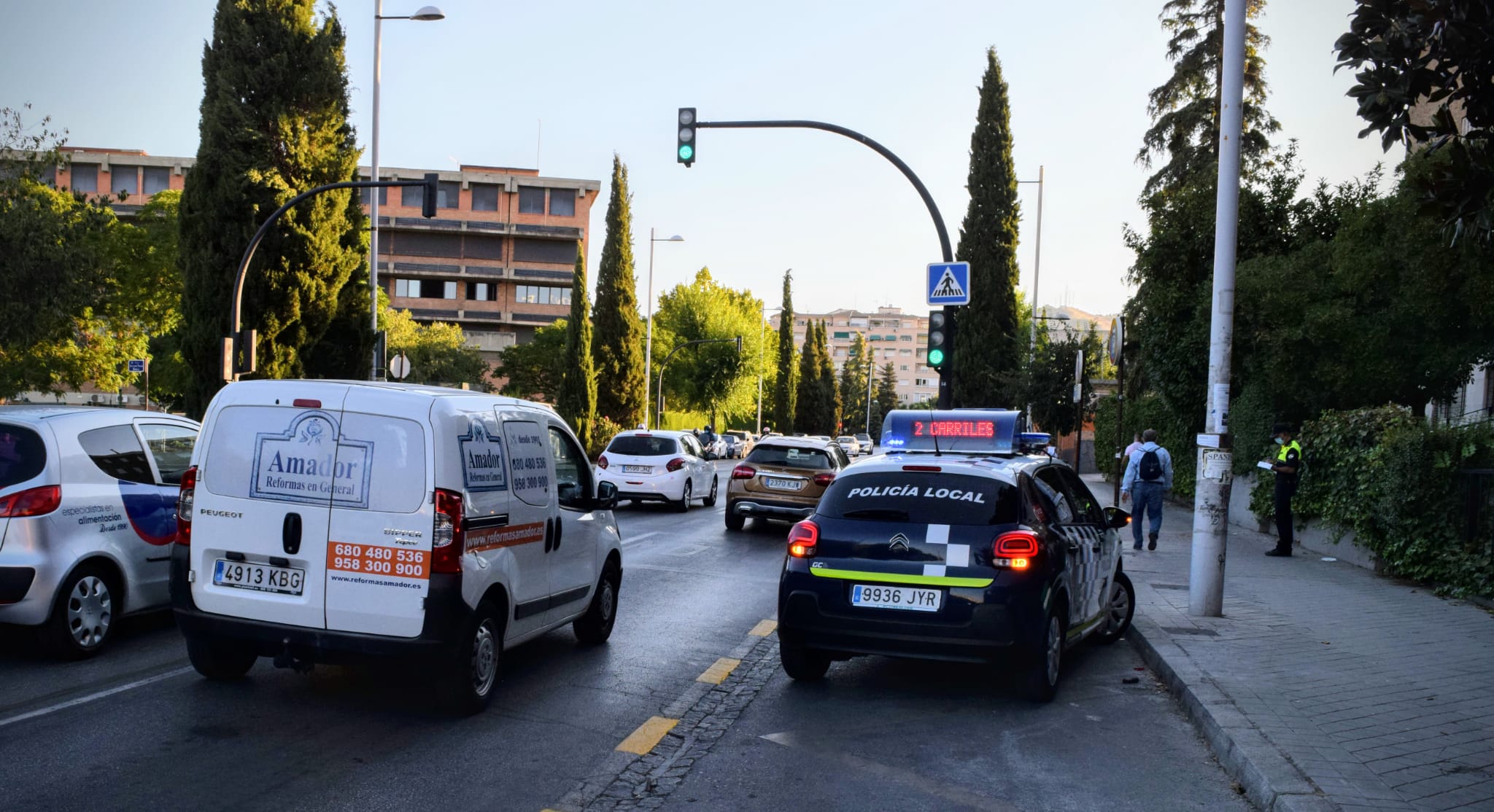 El tráfico en Granada en la mañana de la vuelta a las aulas