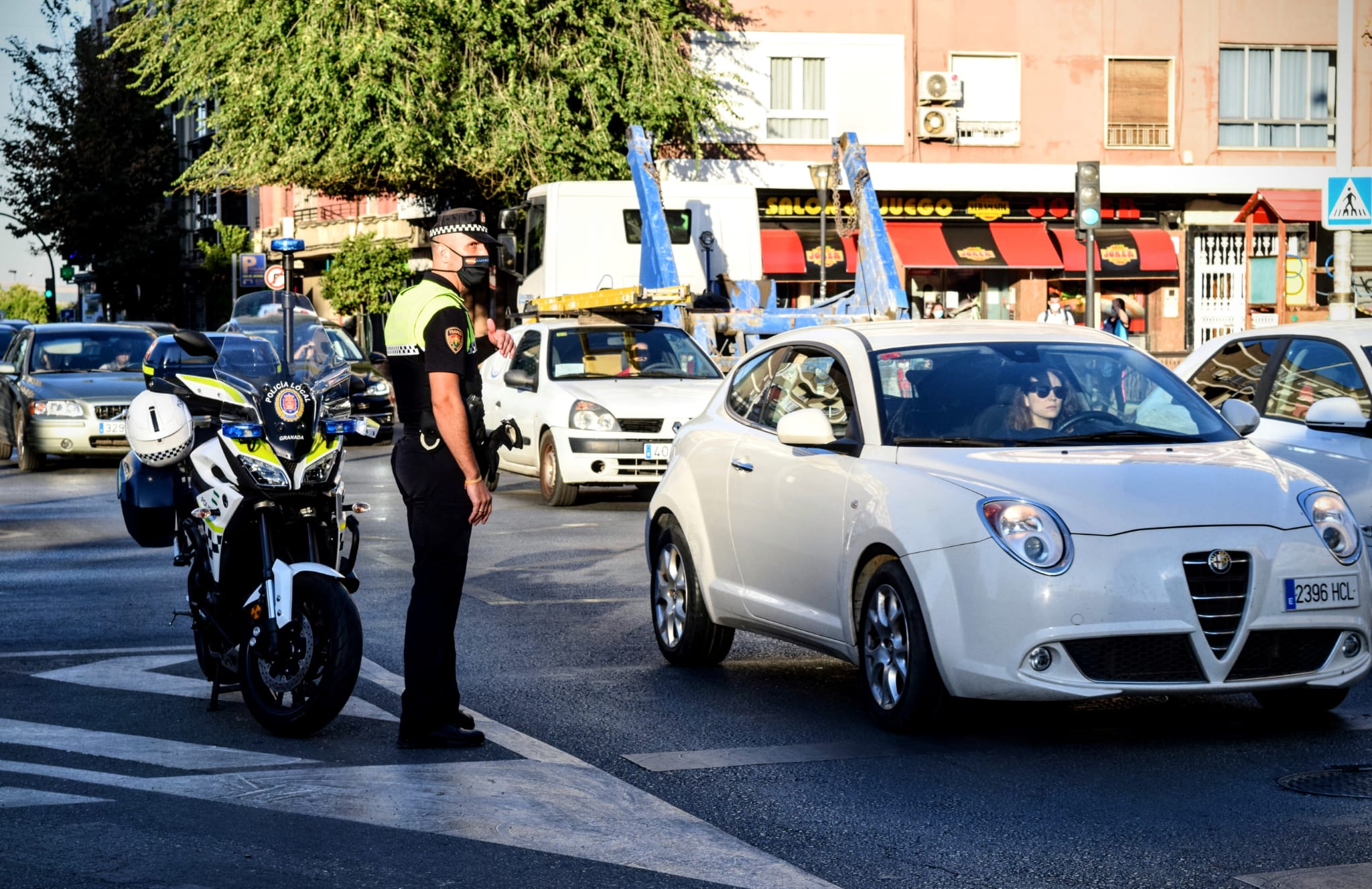 El tráfico en Granada en la mañana de la vuelta a las aulas