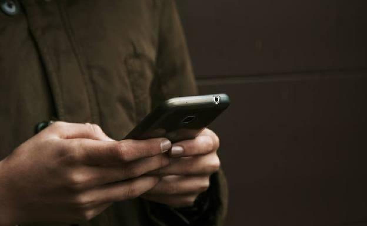 Aviso de la Seguridad Social: los 47 trámites que se pueden hacer con un SMS sin salir de casa