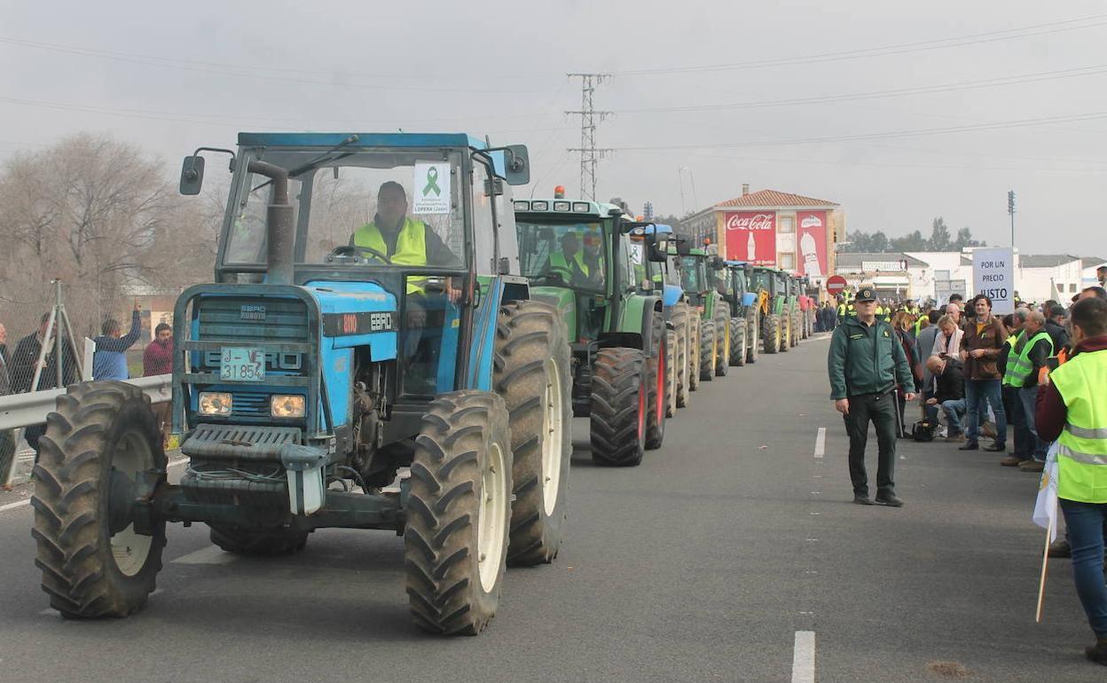 Agricultores jienenses pagan las multas de tráfico de la manifestación por el olivar