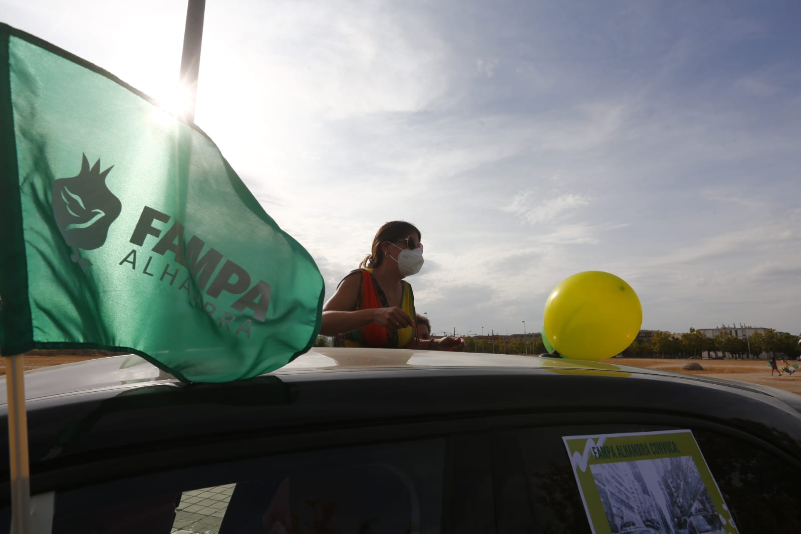 La Federación de Asociaciones de Madres y Padres de Granada (FAMPA) Alhmabra ha convocado este miércoles la iniciativa 