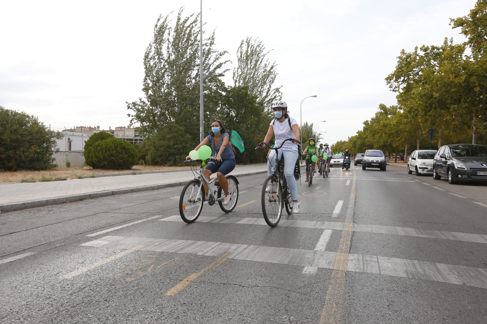 La Federación de Asociaciones de Madres y Padres de Granada (FAMPA) Alhmabra ha convocado este miércoles la iniciativa 