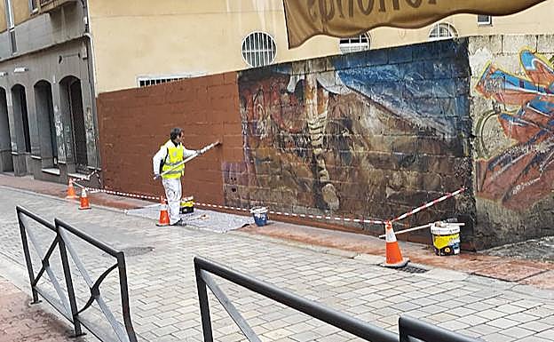 Grafiti del Niño de las Pinturas borrado en febrero de este año, una de sus obras más antiguas.