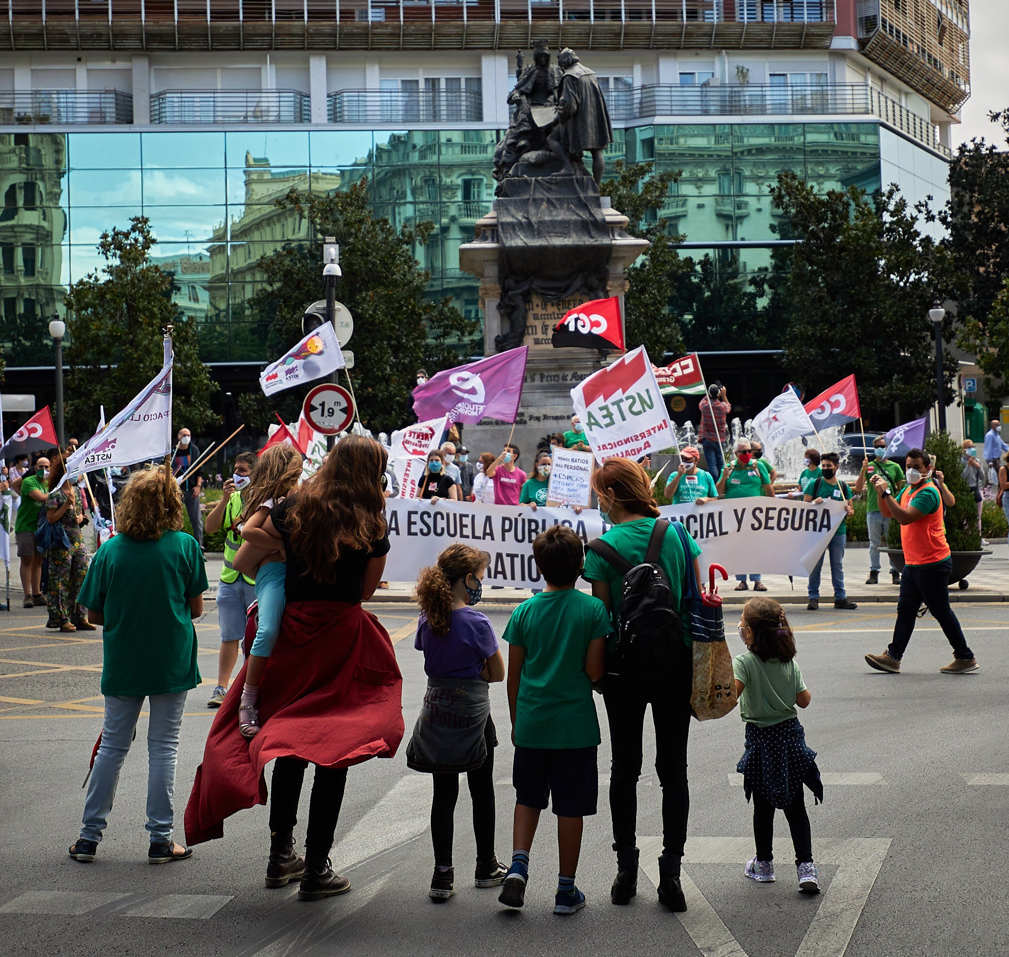 A este parón lectivo le seguirá una manifestación que partirá a las 12.30 horas de la Delegación Educación