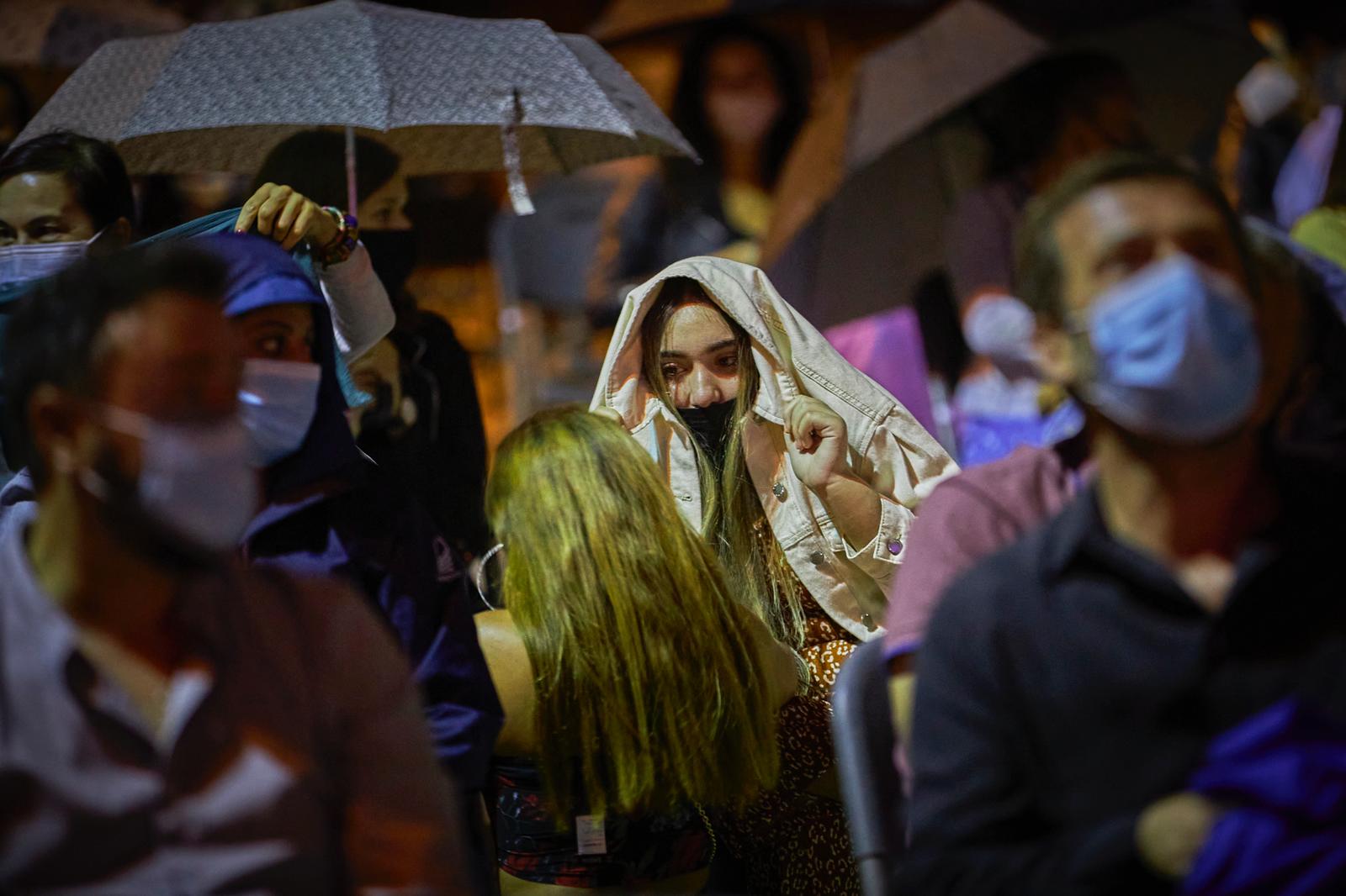 A pesar de la amenaza de lluvia, pudieron conceder un último tema que cumplió con creces la función de fin de fiestas