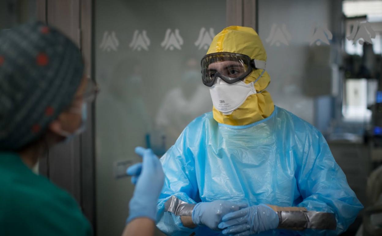 Brote de coronavirus en Granada | Trabajadores de la planta del Virgen de las Nieves lo atribuyen a la «mala gestión»